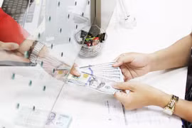 FED giữ nguyên lãi suất USD