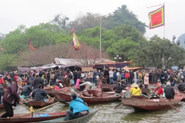 Lễ hội Chùa Hương 2015: Xử nghiêm vi phạm xuồng, đò, treo móc thịt phản cảm