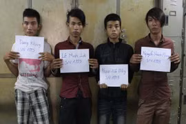 Bắt băng nhóm dùng dao khống chế cướp xe máy