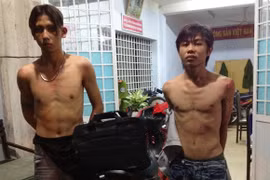 CSHS nổ súng liên tiếp, truy bắt hai tên cướp