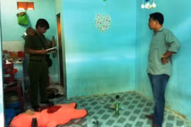 Trắng đêm giải cứu cô gái bị người yêu khống chế, dọa giết 