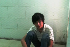 Bắt giữ con nghiện dùng dao tấn công một cảnh sát bị thương