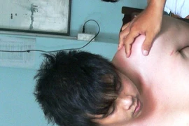 Nghẹt thở giây phút giải cứu cô gái bị người yêu khống chế, dọa giết