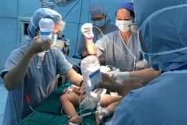 Vụ bé sơ sinh 11 ngày tuổi bị đâm: Nghi phạm ám ảnh vì bị chê là... tâm thần?