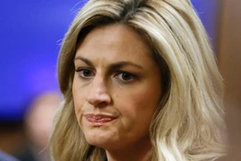 Bị tung ảnh khỏa thân, nữ bình luận viên nhận bồi thường 55 triệu USD