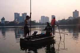 Tìm thấy thi thể nạn nhân đuối nước ở hồ Hoàng Cầu