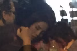 Sau "scandal hút thuốc", Kỳ Duyên bị nghi say khướt trong quán bar