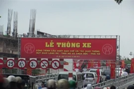 Thông xe hai cầu vượt lắp ghép nhẹ tại Hà Nội