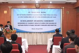 Tập đoàn Charmvit – Hàn Quốc trao học bổng 1 tỷ cho con em học sinh CAND