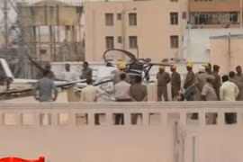 Ấn Độ: Trực thăng hạ cánh khẩn cấp trên mái khu chung cư