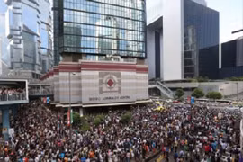 Chiến dịch “chiếm trung tâm” Hong Kong, 61.500 học sinh, sinh viên bị ảnh hưởng.