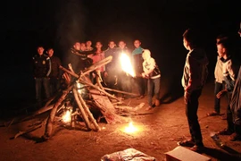 Đốt lửa đón giao thừa