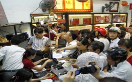 Giá vàng tiếp tục leo dốc