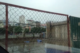 Lao xuống cầu vượt đường Láng đang thi công, một người tử vong