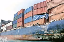 Hai tàu Trung Quốc đâm nhau, 10 người mất tích