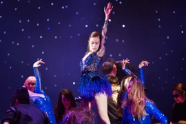 Hoàng Thuỳ Linh “đốt cháy” Đêm hội chân dài 9 bằng màn trình diễn nóng bỏng