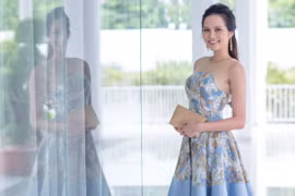 Hoa hậu Diệu Linh diện váy trẻ trung như nữ sinh đi họp báo