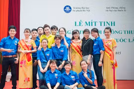 Á hậu Tú Anh vận động “nói không với thuốc lá”