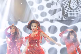 Hoàng Thuỳ Linh sexy “đốt cháy” sân khấu đêm Gala The Remix