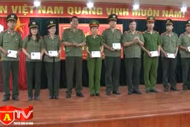 Bế giảng lớp bồi dưỡng chính trị, nghiệp vụ pháp luật