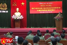 Xây dựng tác phong làm việc chính quy, vì nhân dân phục vụ