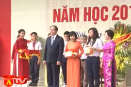 Chủ tịch nước Trần Đại Quang dự khai giảng năm học mới tại Trường chuyên Hà Nội - Amsterdam