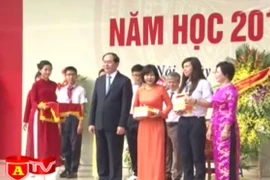 Chủ tịch nước Trần Đại Quang dự khai giảng năm học mới tại Trường chuyên Hà Nội - Amsterdam