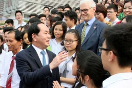 Cả nước náo nức bước vào năm học mới 