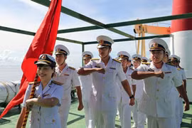 Những con tàu của Hải quân Việt Nam vươn ra biển lớn