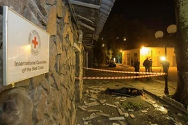 Kiev bưng bít, EU làm ngơ trước cái chết của nhân viên Hội chữ thập đỏ