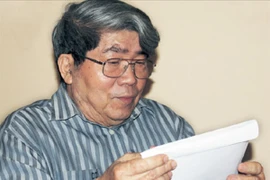 GS Hà Minh Đức trao tặng bộ sưu tập cá nhân đồ sộ