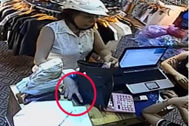 “Nữ quái” vờ mua hàng rồi “chôm” Iphone 5 