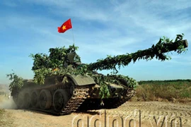 Diễn tập bắn đạn thật tiến công địch đổ bộ đường không (phần 2)