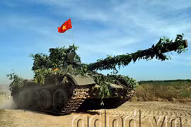 Diễn tập bắn đạn thật tiến công địch đổ bộ đường không (phần 2)