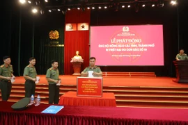 Công an Hà Nội ủng hộ đồng bào khắc phục hậu quả cơn bão số 10