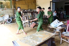 Sáng mãi những hình ảnh người chiến sĩ Công an Thủ đô vì nhân dân phục vụ 