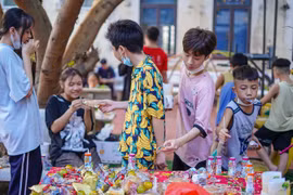 Trung thu sớm với trẻ mồ côi Hà Cầu