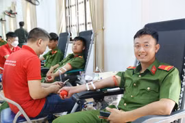 Những nụ cười rạng rỡ của cảnh sát cơ động trong hành trình hiến máu 