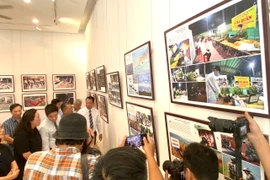  Trưng bày 70 tác phẩm ảnh “Hà Nội phát triển, đổi mới, hội nhập”