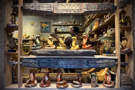 Đến làng cổ Đường Lâm ngắm đàn "Thạch ong xà" 