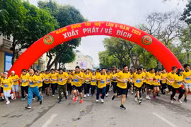 Sôi nổi giải chạy “Nâng bước trí tuệ - lần II năm 2024” của Công an Hà Nội