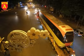 Những hình ảnh đầu tiên khi đoàn tàu metro Nhổn - ga Hà Nội có mặt tại Thủ đô