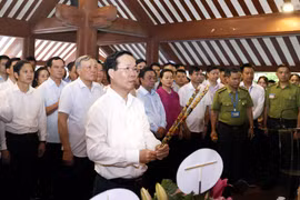 Chủ tịch nước dâng hương tưởng niệm 54 năm Ngày mất của Bác Hồ