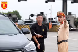 Xem 'siêu' camera tóm trúng phương tiện vi phạm giao thông 