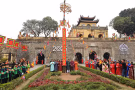 Cận cảnh những hình ảnh nghi lễ “Tống cựu nghinh tân” ở Hà Nội