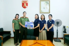 Hưởng ứng chương trình giúp đỡ đồng bào bị ảnh hưởng do mưa lũ 