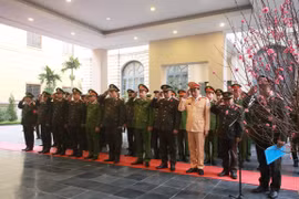 Công an Hà Nội tri ân các anh hùng liệt sỹ