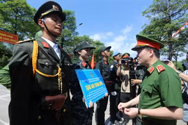Lãnh đạo Bộ Tư lệnh Cảnh sát cơ động thăm, động viên các chiến sĩ tập luyện diễu binh, diễu hành