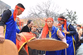 Về làng Thị Cấm cùng ‘kéo lửa, thi thổi cơm’