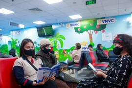 Người dân Hà Nội chủ động đi tiêm vaccine ngừa cúm